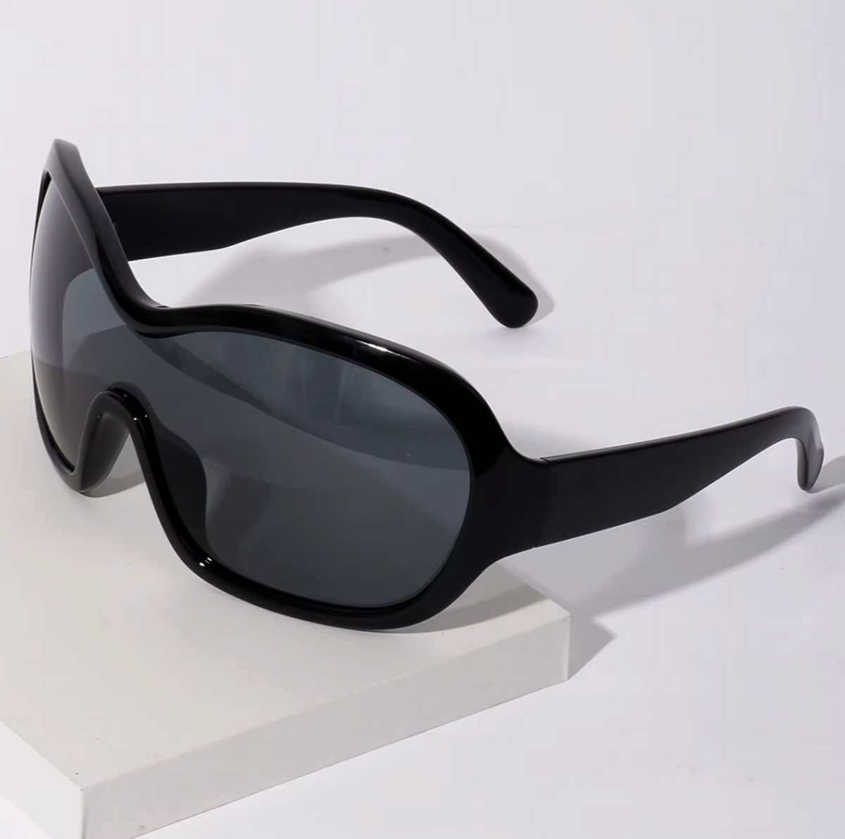 FEVER DREAM (BLACK FRAME/ BLACK LENS)